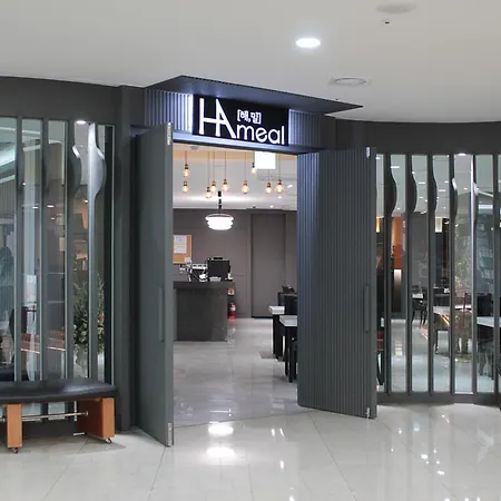 Hamilton Hotel-2